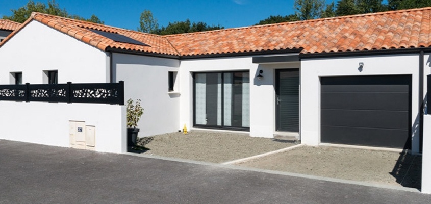 Comment bien choisir sa porte de garage pour sa maison neuve ?